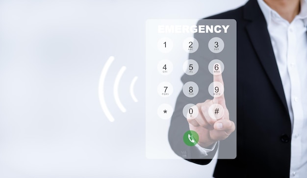 Marcación en el teclado del teléfono virtual con botones de teléfono transparentes, botón táctil de hombre de negocios del número de teléfono en la pantalla, número táctil del dedo en el teléfono inteligente para hacer una llamada, cierre,