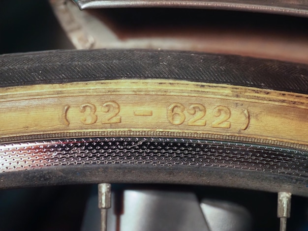 Marcações de tamanho no pneu da bicicleta