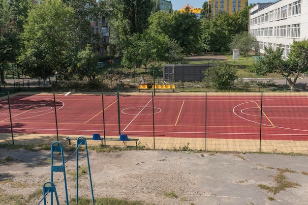 Marcaje en un estadio moderno con césped artificial