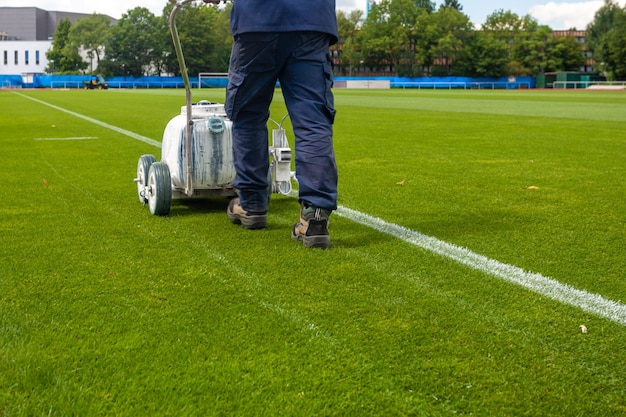 Marcando os limites do estádio de futebol em branco