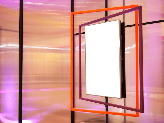 Foto marco en blanco en el edificio para maqueta.