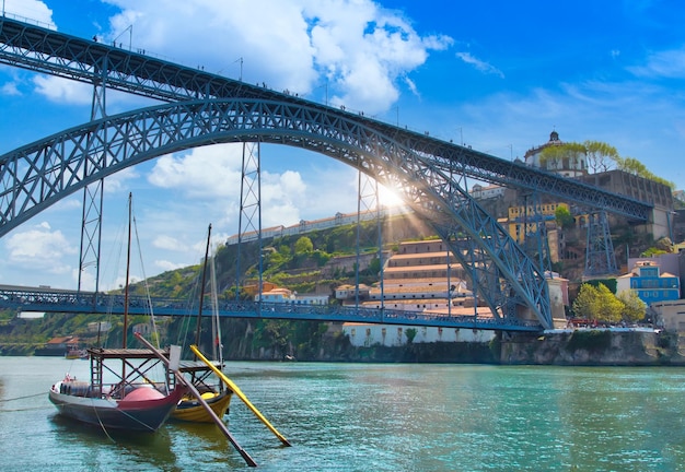 Marco Dom Luis Bridge em Porto Portugal