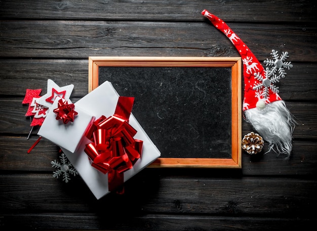 Marco de fotos con cajas blancas navideñas