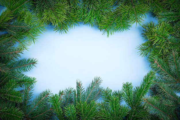 Marco hecho de ramas de árbol de año nuevo Fondo de año nuevo