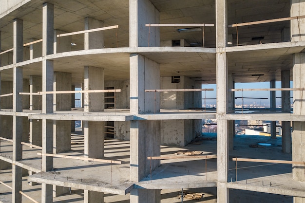 Foto marco de hormigón de alto edificio de apartamentos en construcción