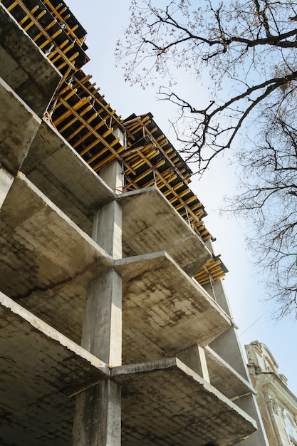 Foto un marco monolítico de un edificio.