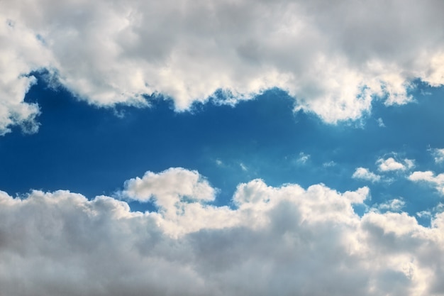 Marco de nubes en el cielo