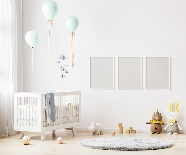 Marcos de carteles en blanco en la pared blanca en el fondo interior de la habitación de la guardería con ropa de cama para bebés