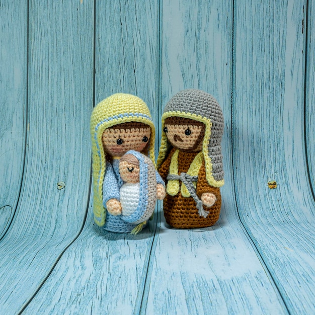 María y José con el niño Jesús, técnica de tejido amigurumi. Navidad