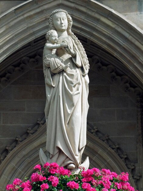 Foto maria und das kind-statue