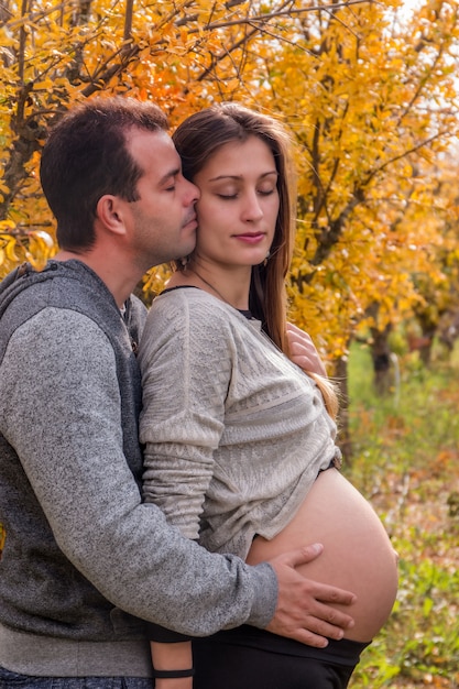 Marido e esposa grávida