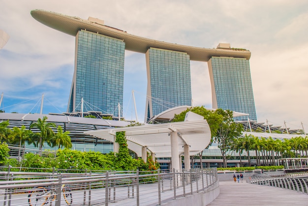 Marina Bay Sands: Luxushotel und Lifestyle-Reiseziel in Singapur