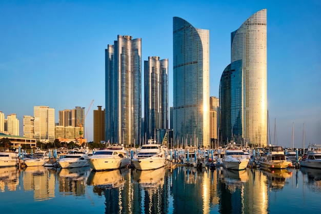 Marina de Busan com iates ao pôr-do-sol Coreia do Sul