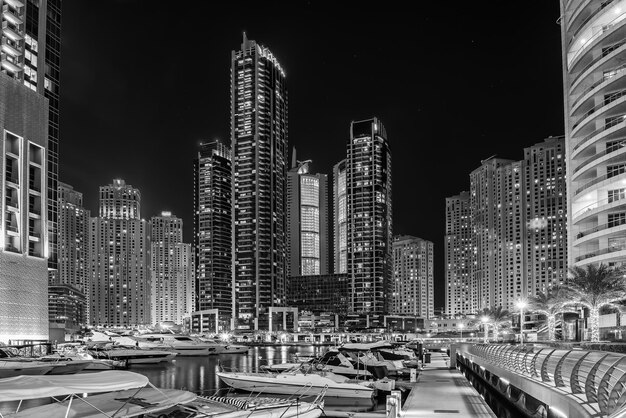 Marina de Dubai à noite