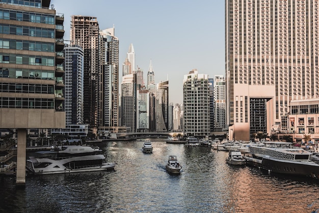 Marina de Dubai ao pôr do sol