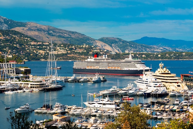 Marina mit Yachten im Sommer in Monaco Frankreich