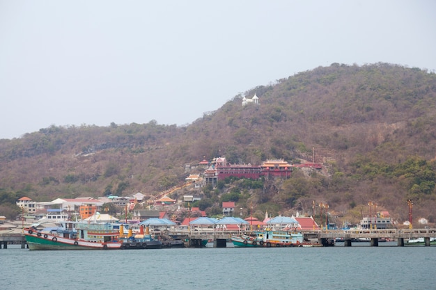 Marina na ilha.