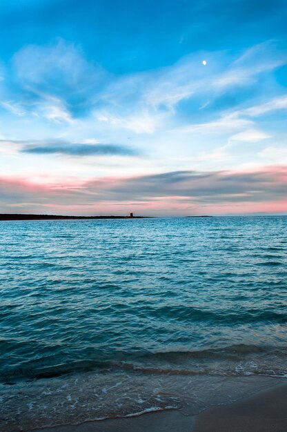 Marina de playa al atardecer