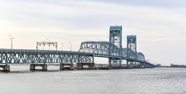 Marine Parkway Gil Hodges Memorial Bridge von Rockaway Queens aus gebaut und 1937 von der Marine Parkway Authority eröffnet, war es die längste vertikale Hebebahn der Welt für Automobile