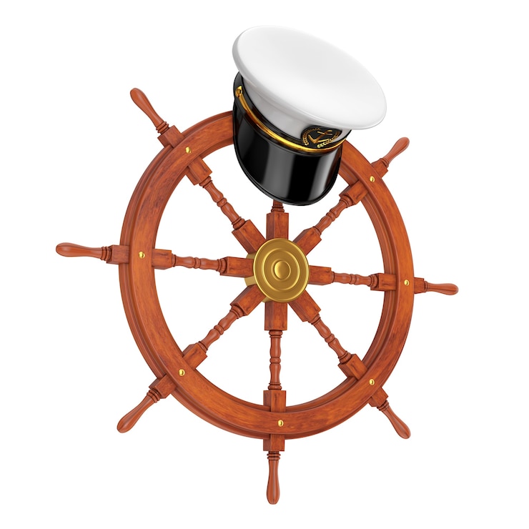 Foto marineoffizier, admiral, navy schiffskapitän hut über schiffslenkrad auf weißem hintergrund. 3d-rendering