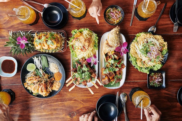 Mariscos en la mesa de la cena