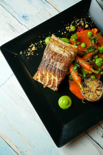 Mariscos en una mesa de restaurante