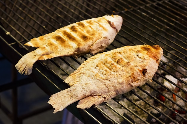 Mariscos, pescado a la parrilla