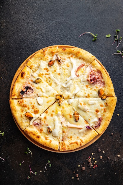 mariscos pizza salsa blanca Para llevar mejillón calamar pulpo camarón queso comida rápida comida fresca bocadillo