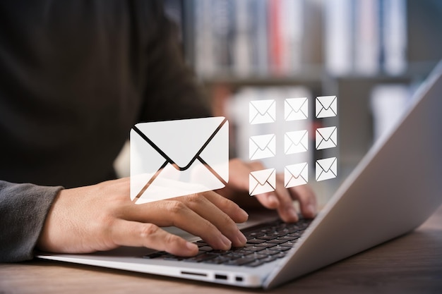 Marketing- und Geschäftsideen durch E-Mail-Newsletter Einfaches Online-Senden und Empfangen von Informationen