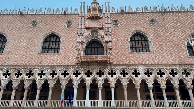 Markusplatz, Markusbasilika und Dogenpalast während des Karnevals Venedig Italien Europa 10. Februar 2024