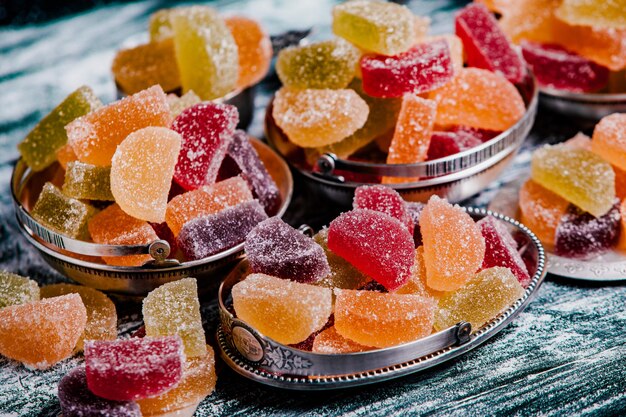 Marmelada de sobremesa em forma de rodelas de limão e laranja