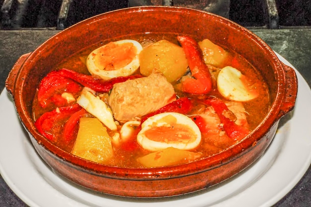 Marmitako de bonito estofado con patatas cocina española