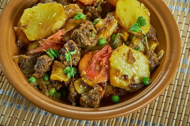 Marokkanische, Lamm- oder Rinder-Tajine mit Kartoffeln