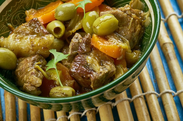 Marokkanische Lamm-Tajine mit grünen Oliven