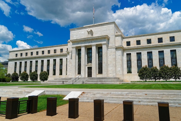 Marriner S. Eccles Federal Reserve Board Building está situado em Washington DC, EUA. É nomeado após Marriner S. Eccles, que foi presidente do Federal Reserve em 1982.