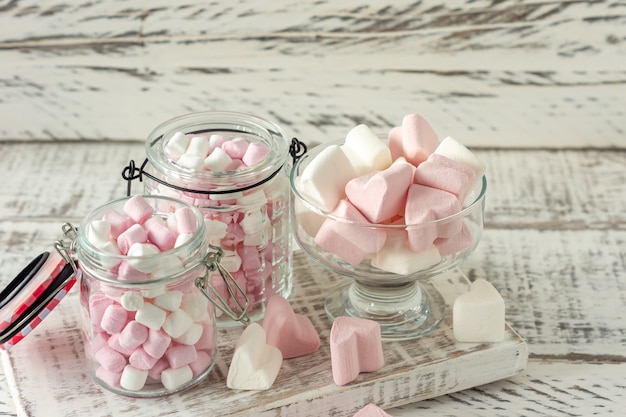 Marshmallow. Close-up de closeup de doces em borracha coloridos de Marshmallows. Sobremesa de comida doce.