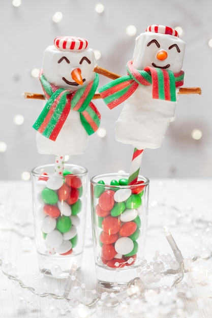 Marshmallow-Schneemann-Bonbons zu Weihnachten