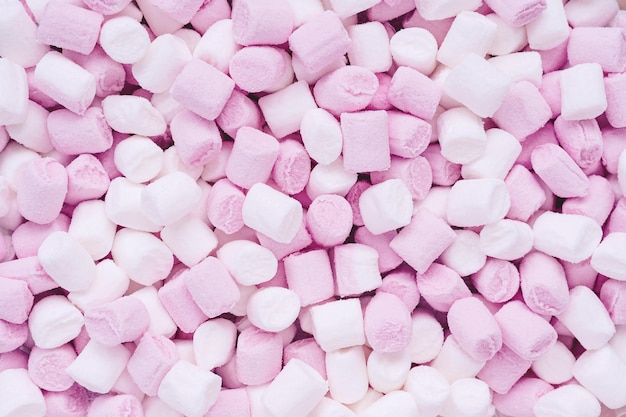 marshmallows brancos e rosa em forma de cilindros para bebidas e sobremesas decoração fundo de comida