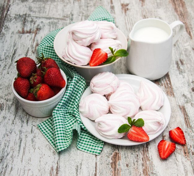 Foto marshmallows con fresas