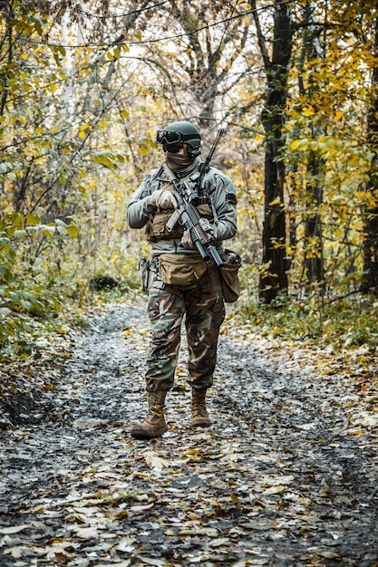 Marsoc-Räuber mit Waffen