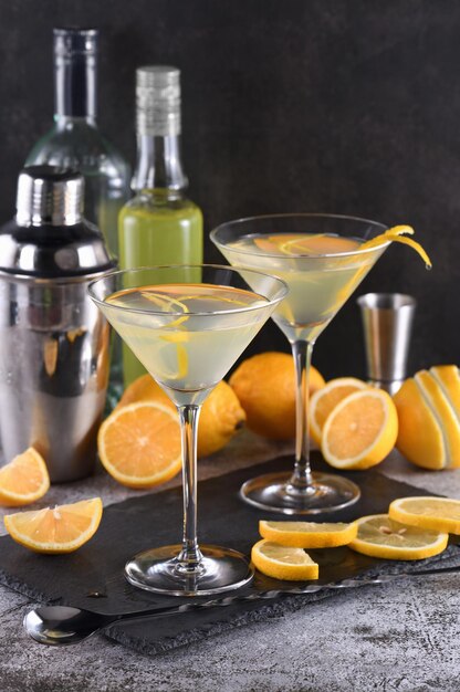 Martini de gota de limón con ralladura