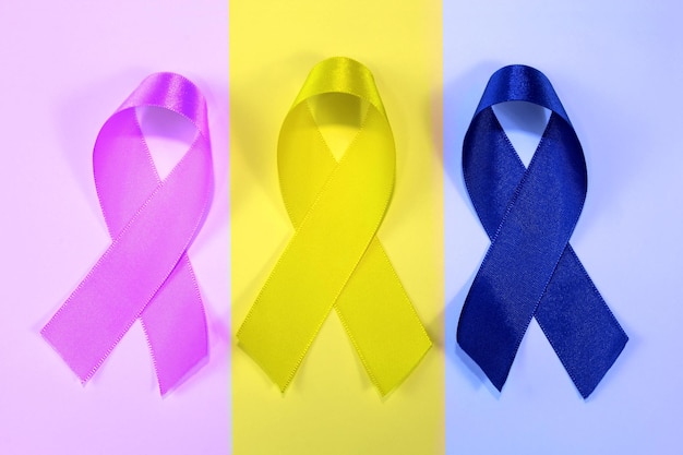 Marzo amarillo lila y azul Endometriosis Cáncer de cuello uterino y Mes de concientización sobre el cáncer colorrectal 3 cintas