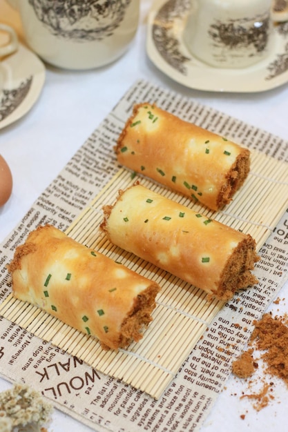 Foto los más deliciosos panecillos con topping de hilo dental