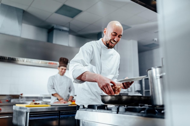 Más feliz cuando está cocinando