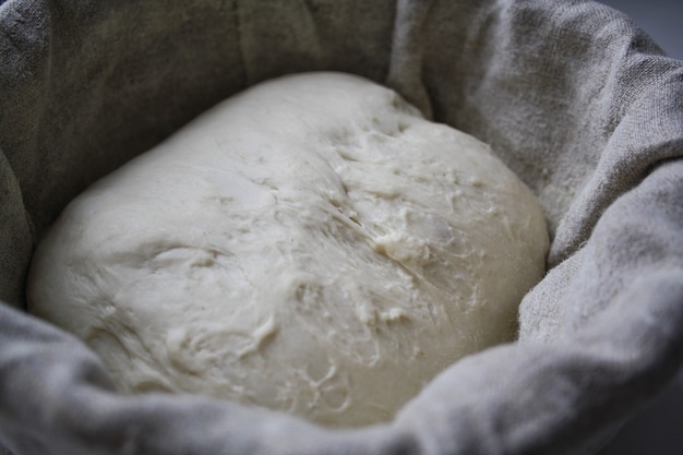 Foto masa de pan de masa madre en la foto de alta calidad de la cesta para hornear