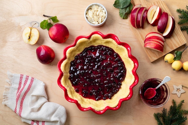 Masa de tarta o masa quebrada en molde de tarta de cerámica Horneamos una tarta de manzana rústica para Navidad y Año Nuevo