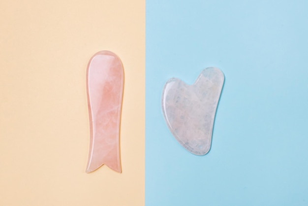 Masaje cosmético Pink Jade Gua Sha Raspadores para el cuidado de la piel facial y corporal Spa y concepto de belleza