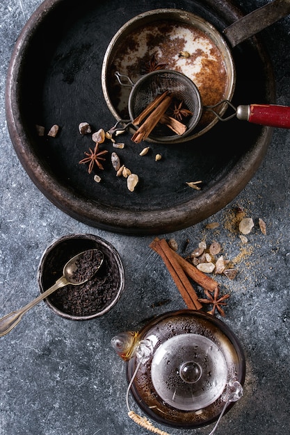 Masala Chai mit Zutaten