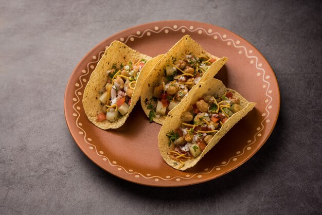 MasalaÃ‚Â Papad TacosÃ‚Â Ã © uma receita de aperitivo indiano feita no estilo do taco mexicano