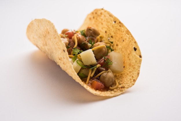 MasalaÃ‚Â Papad TacosÃ‚Â Ã © uma receita de aperitivo indiano feita no estilo do taco mexicano